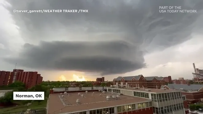 Tornado deja dos muertos en Oklahoma