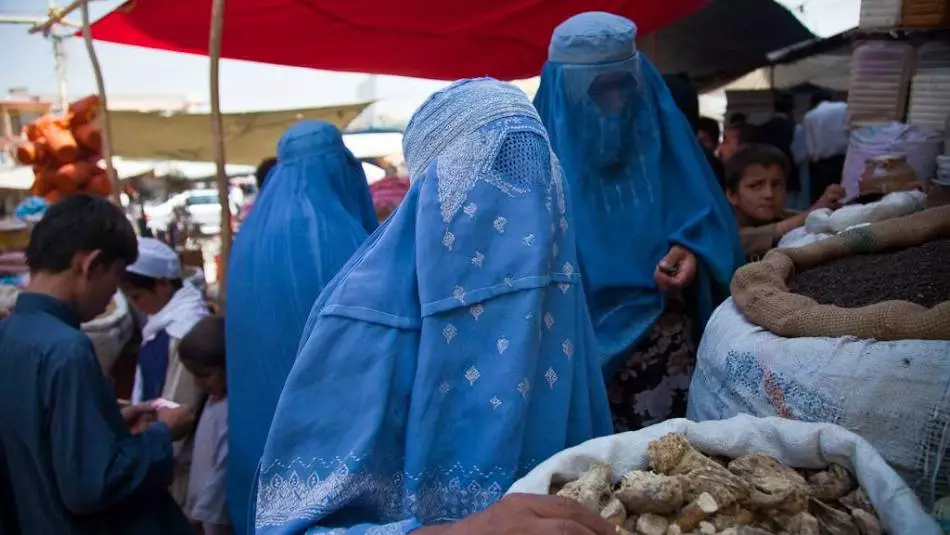 Restricciones a mujeres y niñas afecta la economía de Afganistán segun la ONU