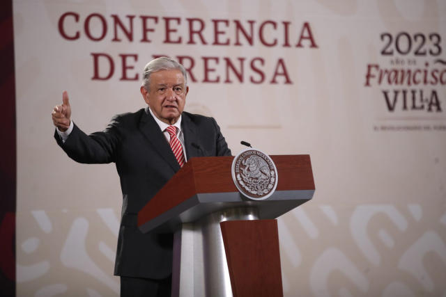 Obrador dice que acatará medidas del INE sobre el «Plan C»