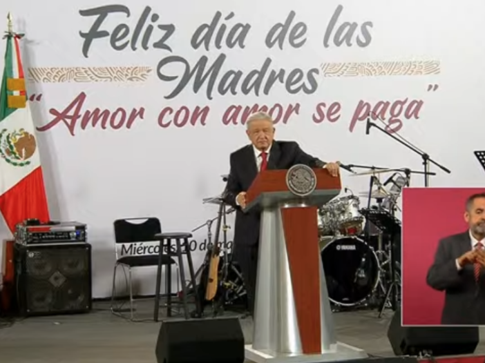 López Obrador felicita a todas las madres de México en su día