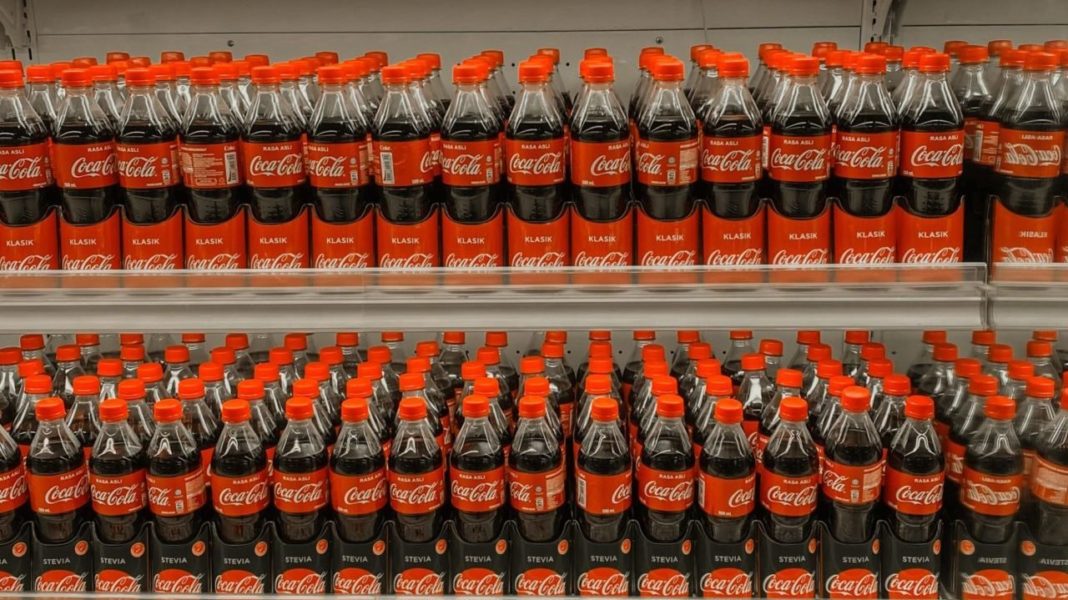 Vendían Coca-Cola pirata en puestos de comida de CDMX