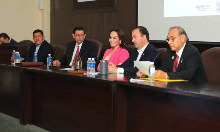 PRESENTA ALCALDESA CARMEN LILIA CANTUROSAS PROYECTOS PARA IMPULSAR LIDERAZGO COMERCIAL DE AMBOS LAREDOS