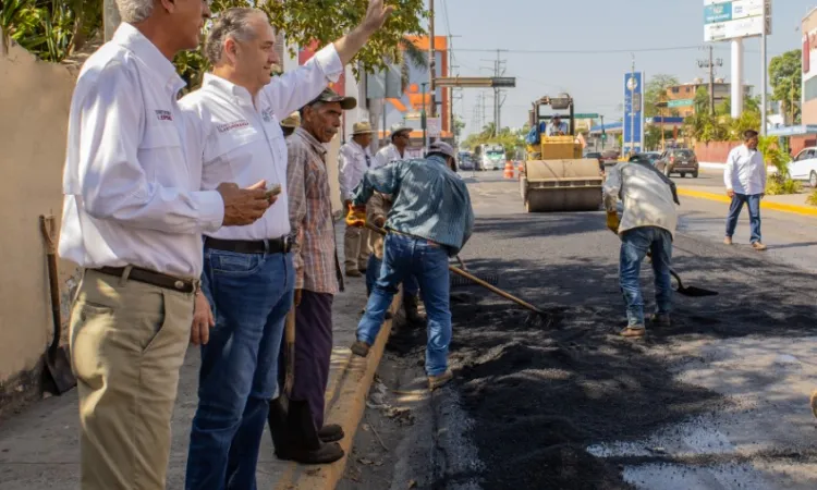 Gobierno de Adrián Oseguera Intensifica Trabajos de Bacheo
