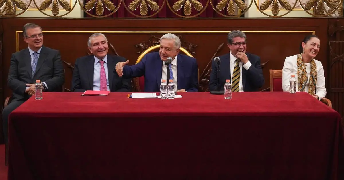 AMLO se reúne en restaurante con aspirantes de Morena a la Presidencia de 2024