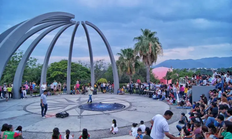 Disfrutan familias de Jornada Astronómica en el Museo Tamux