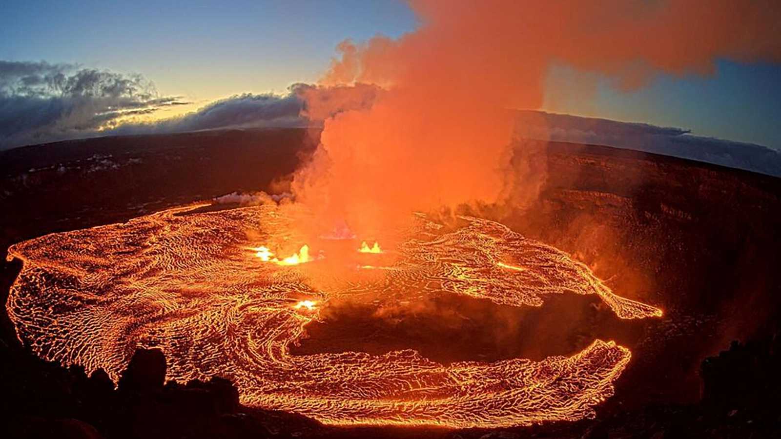 Funcionarios de Hawai piden a turistas respetar significados culturales de erupción del Kilauea