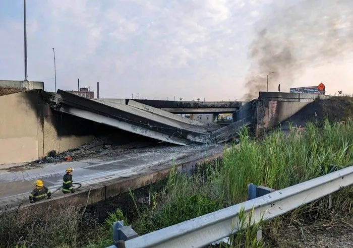 Puente se derrumbó en Filadelfia tras incendiarse un vehículo