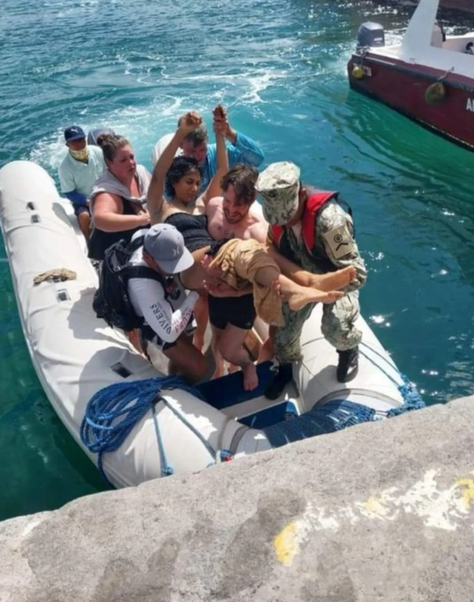 Mexicana sufre ataque de tiburón en las Islas Galápagos