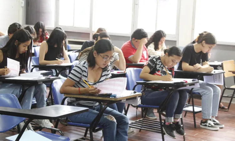 Aspirantes a ingresar a la UAT presentan examen Ceneval