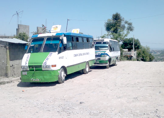 Sueñan microbuseros con que arreglen acceso a colonias para el transporte público