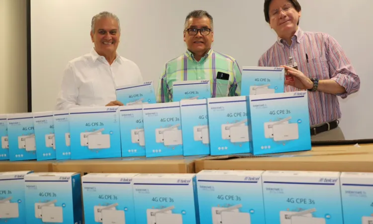 Fortalece Gobierno de la Transformación a Centros de Salud con equipo de Internet