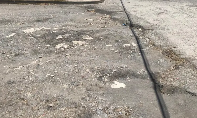 Nacozari llena de baches