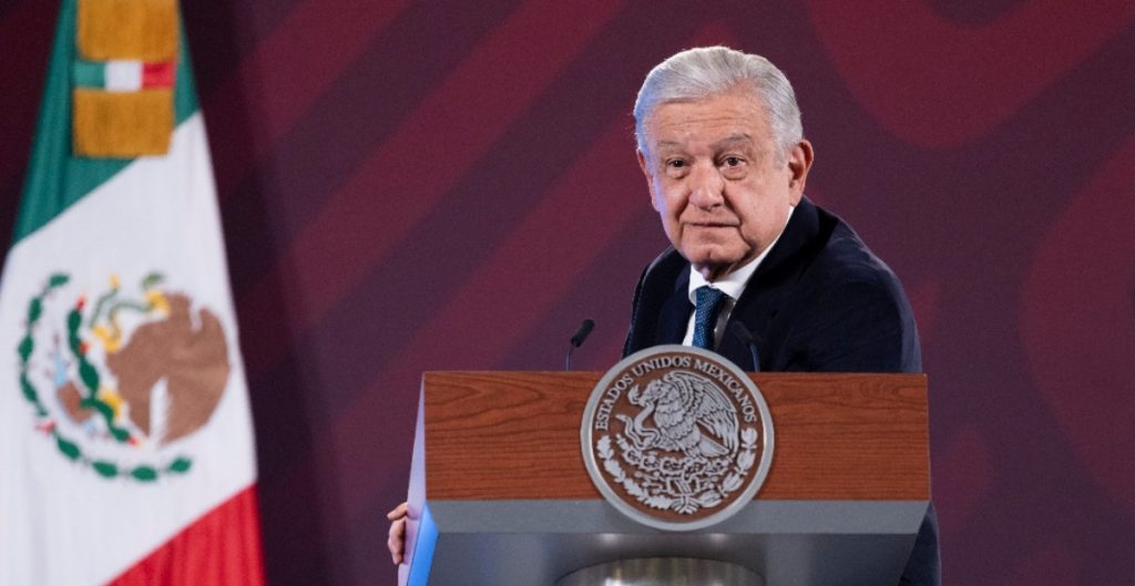 López Obrador acepta acatar «bajo protesta» las medidas del INE
