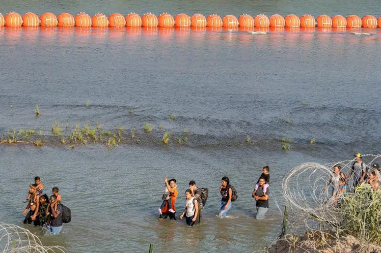 México envió 2 notas diplomáticas a EU por boyas contra migrantes en la frontera