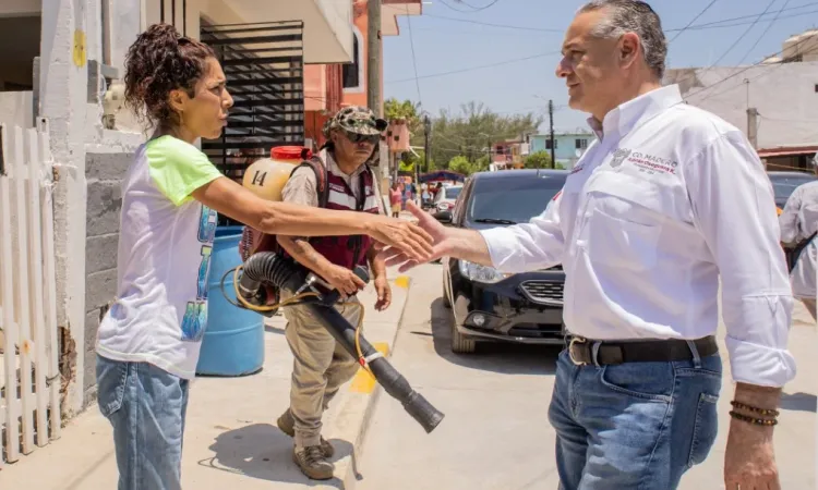 Adrián Oseguera Supervisa Acciones de Fumigación en las Colonias