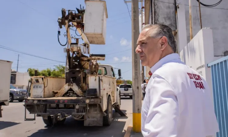 Adrián Oseguera Impulsa Calles Más Iluminadas en Ciudad Madero