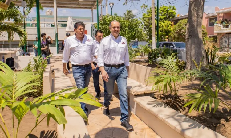 Continúa el embellecimiento de plazas de la urbe petrolera