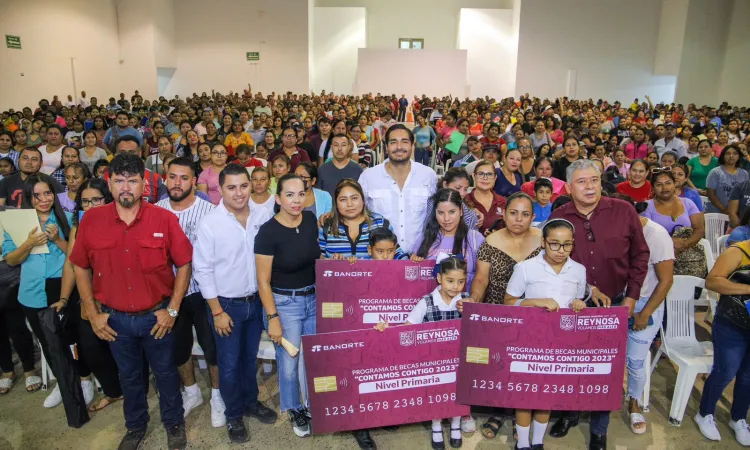 Entregó Carlos Peña Ortiz 2,200 tarjetas de Becas Municipales en Reynosa