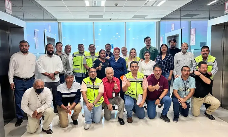 Personal brigadista de gobierno se capacita en rescate en elevadores