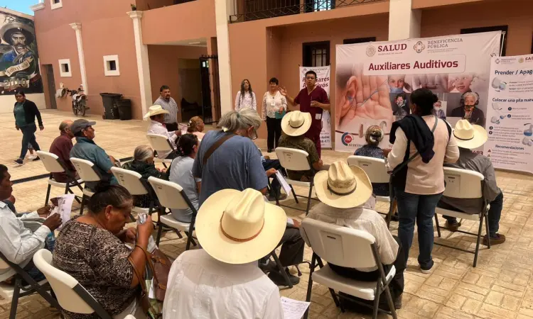 Entrega SST y DIF Tamaulipas auxiliares auditivos a adultos mayores