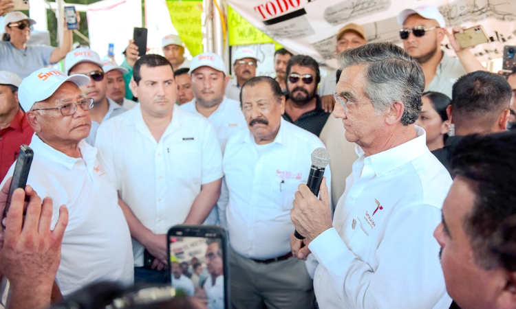 Américo acude a dialogar con maestros; les pide reanudar las clases