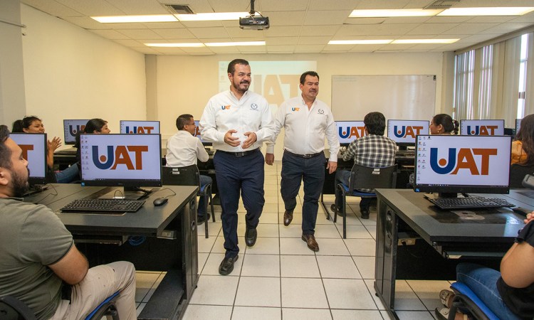 Rector de la UAT entrega equipamiento en la Facultad de Derecho Victoria