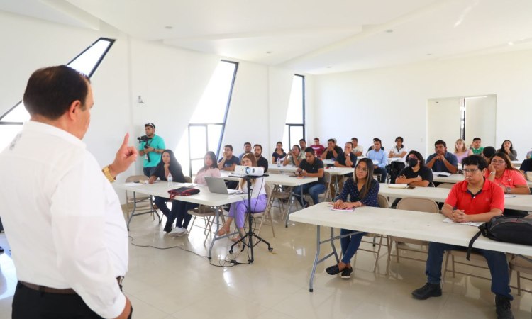APOYA GOBIERNO MUNICIPAL A JÓVENES EMPRENDEDORES CON CURSO DE HABILIDADES GERENCIALES