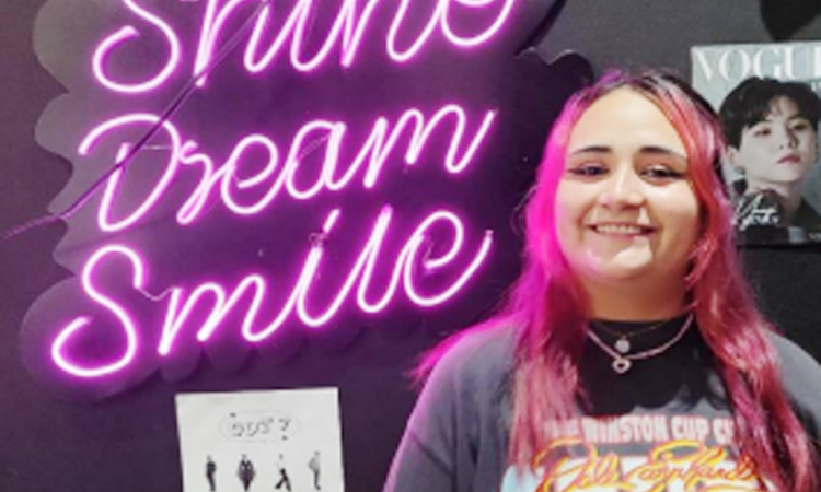 Emprendedora universitaria platica su experiencia con su local Dream Coffee
