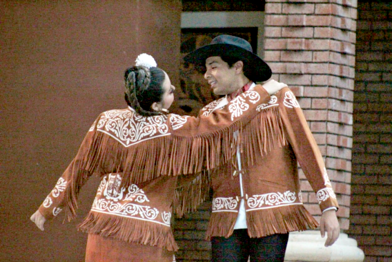 Casa del Arte celebra a México bailando
