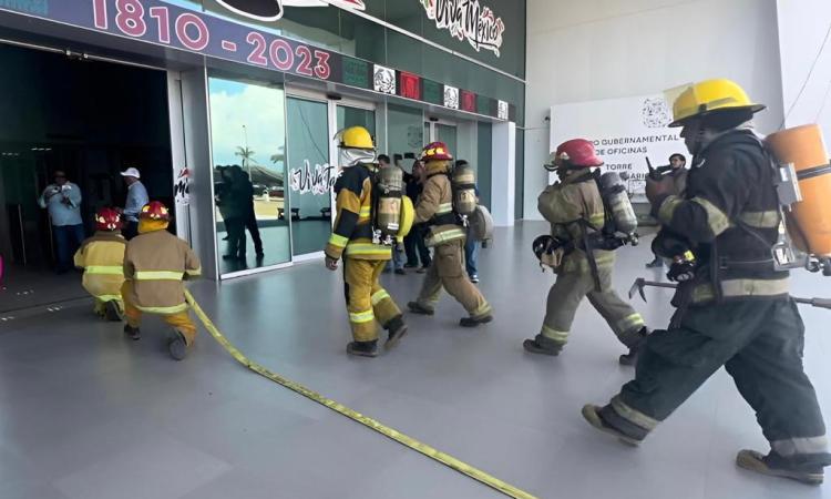Realizan simulacro de incendio en Torre Bicentenario