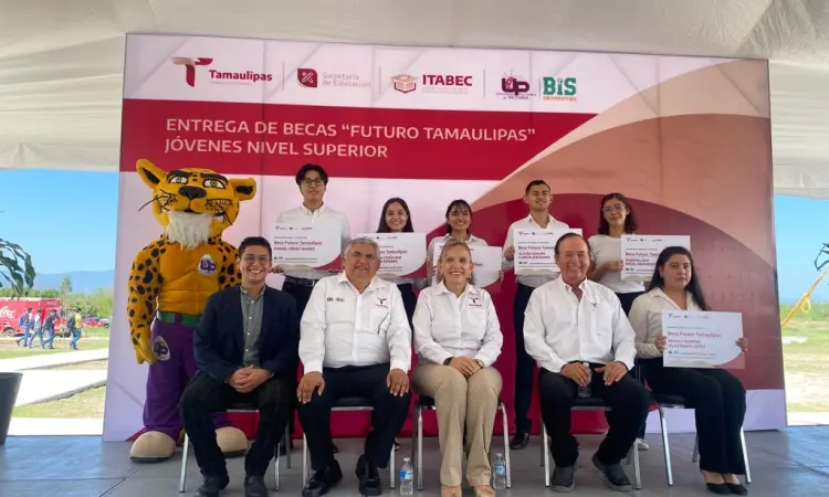 Entrega ITABEC “Becas Futuro Tamaulipas” a estudiantes de la UPV
