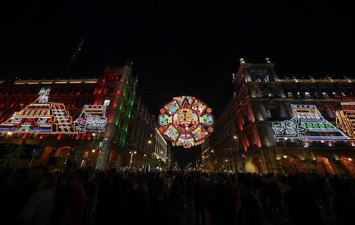 AMLO presume el Zócalo e invita a dar “El Grito”