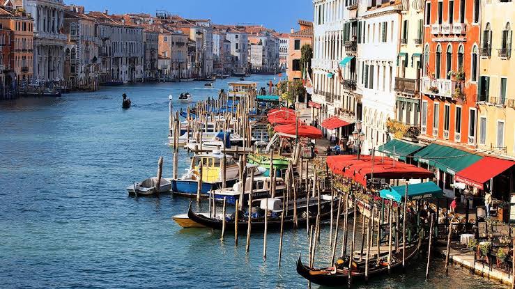 Venecia se salva de inclusión en lista de sitios en peligro