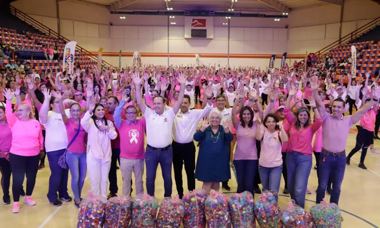 Realiza UAT «Conciencia Rosa: Bailando con Causa» en la lucha contra el cáncer