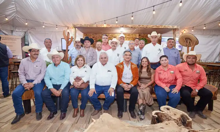 Entregan ganaderos al gobernador donativo con causa para el DIF Tamaulipas