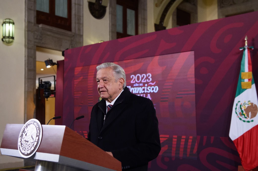 AMLO reta a ministros a marchar ellos mismos y no mandar a sus trabajadores