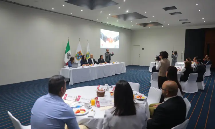 RECIBE NUEVO LAREDO DELEGACIÓN EMPRESARIAL DE MORELIA Y QUERÉTARO