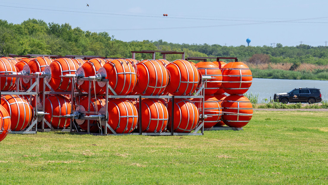Exigen en Texas que se mantenga muro flotante