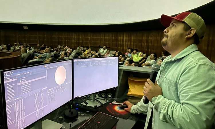 Cientos de familias acudieron al planetario del Museo TAMUX y contemplaron el eclipse