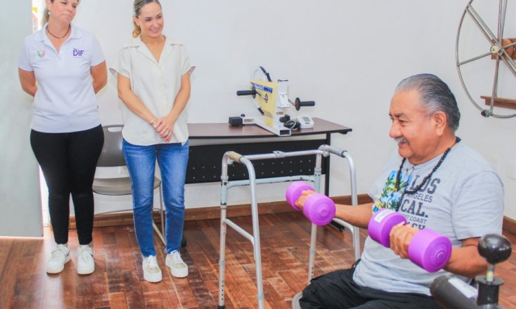 Beneficia Ana Cristina a más de 9 mil personas con discapacidad