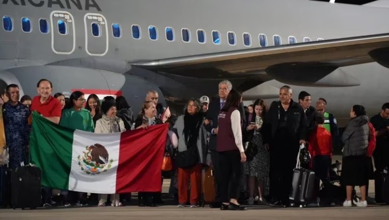 Aumenta a 276 el numero de mexicanos evacuados de Israel en dos vuelos militares