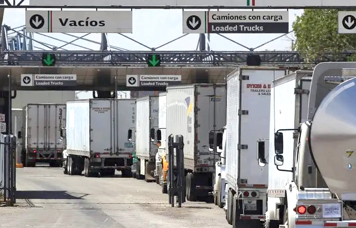 Pierden empresarios 2 mil millones de dólares por revisiones al transporte de carga en la frontera
