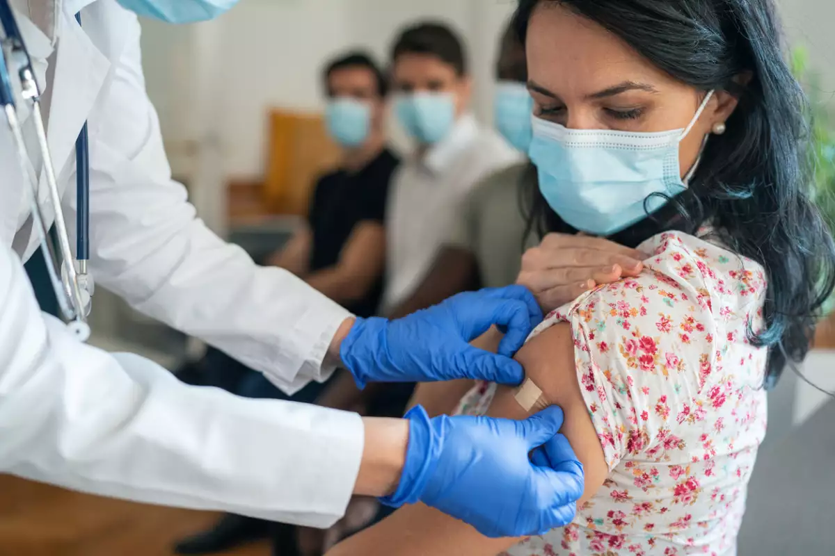México comenzará este lunes vacunación contra COVID-19 e influenza
