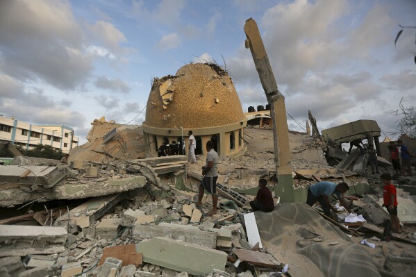 Israel declara la guerra y bombardea Gaza mientras se intensifican los combates