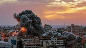 Israel bombardea Gaza; permite el paso de 2 convoyes de ayuda