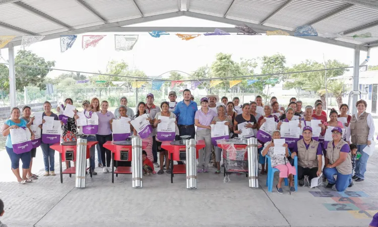 Entrega DIF Tamaulipas 30 estufas ecológicas en el municipio de González