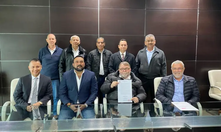 Gobierno del Estado recibe donación de terreno para paradero turístico en Jiménez