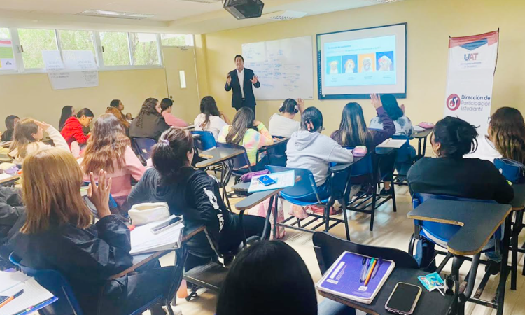 Imparte UAT talleres de educación financiera para estudiantes