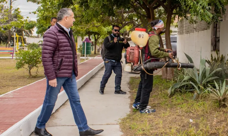 Adrián Oseguera Refuerza acciones de Fumigación en Cd. Madero