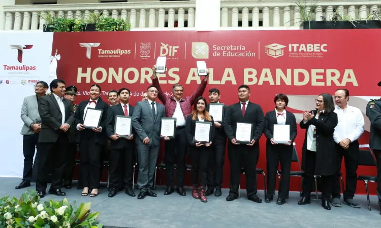 Entrega gobernador 117 mdp en becas y reconoce a los alumnos destacados de Tamaulipas